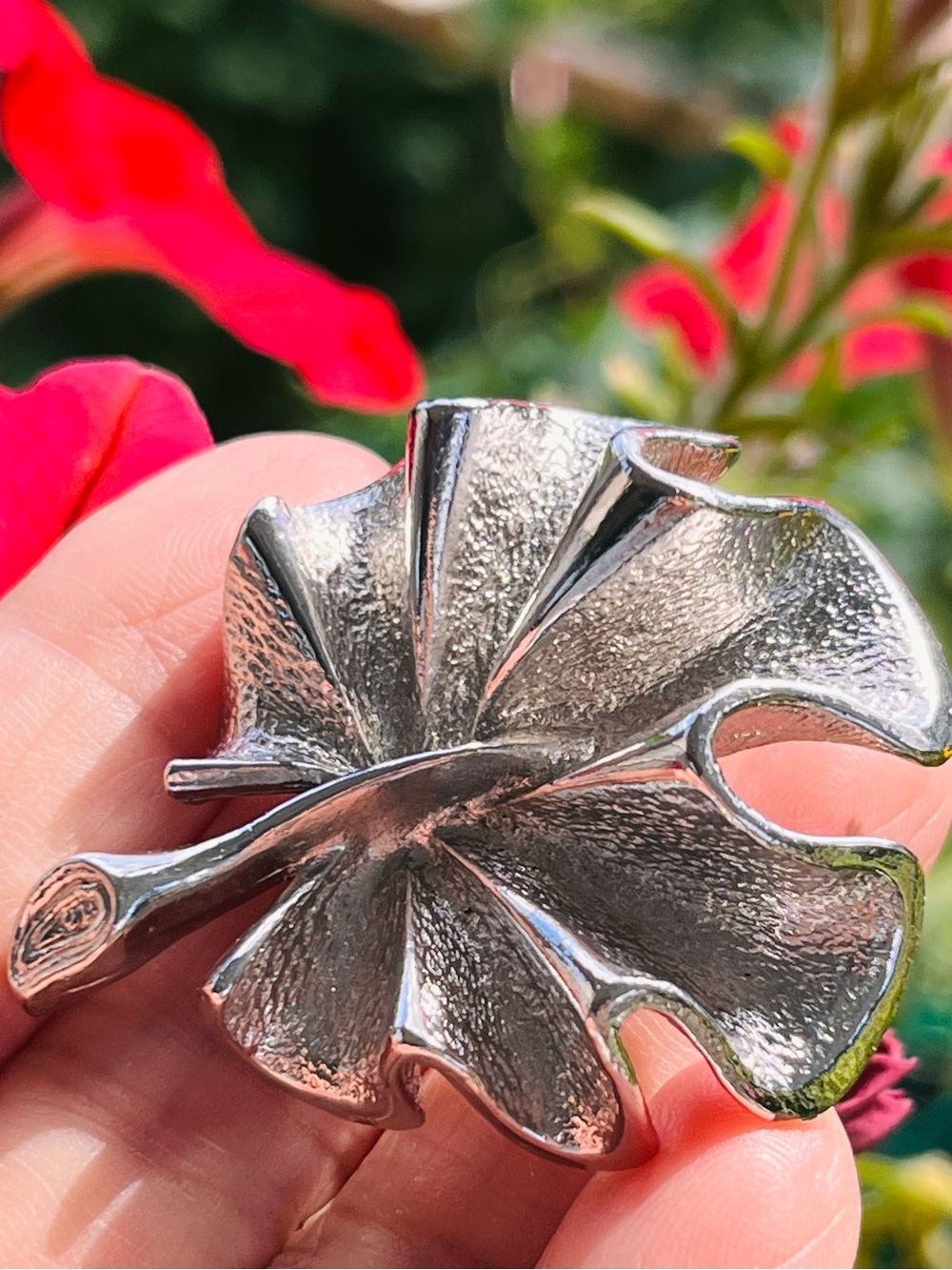 Vintage Sarah Coventry Silver Tone Textured Leaf Brooch Pin